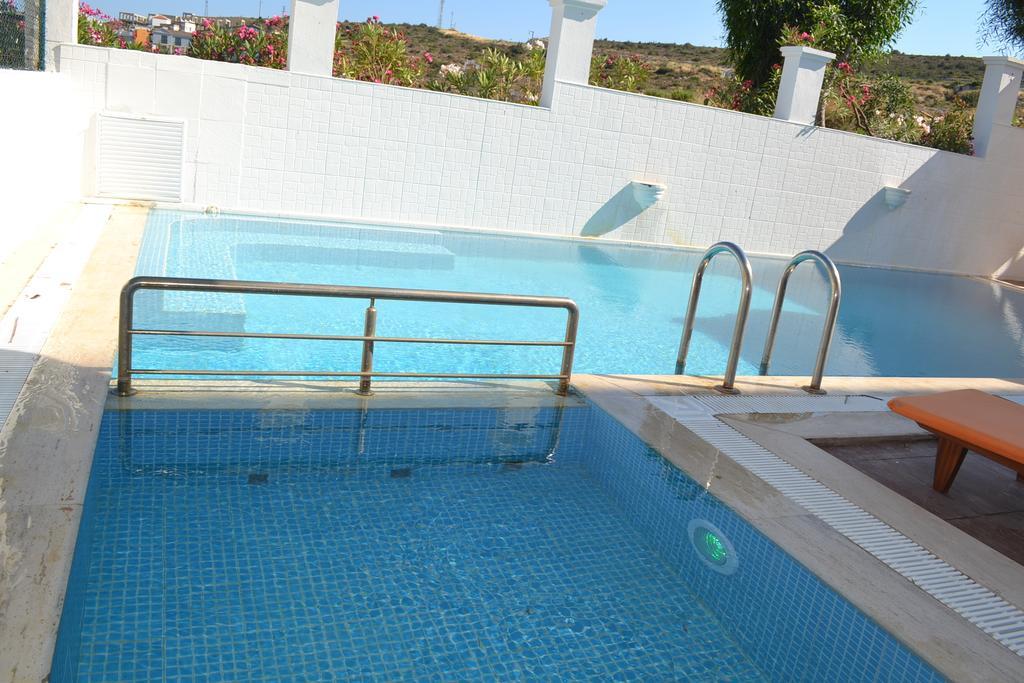 Lapis Port Surf Hotel Alacati Exterior photo