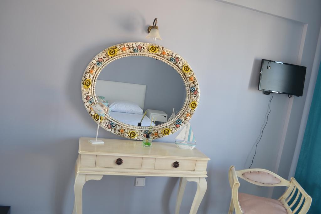 Lapis Port Surf Hotel Alacati Exterior photo