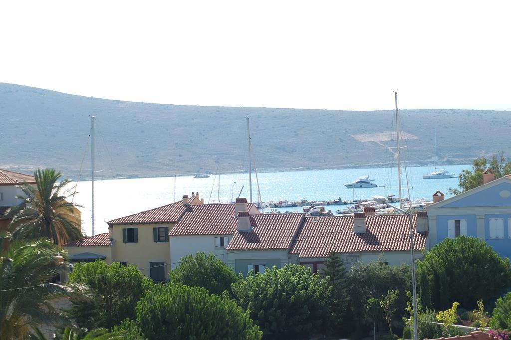 Lapis Port Surf Hotel Alacati Exterior photo